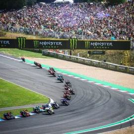 Na MotoGP hromadnou dopravu
