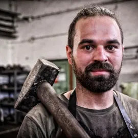 Díky kováři to nestojí